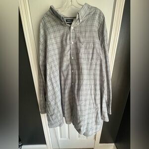 Croft & Barrow Men's Gray Plaid Button Down Shirt